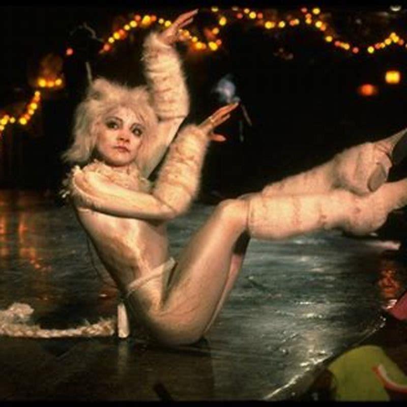 Is Victoria in the original Cats?
