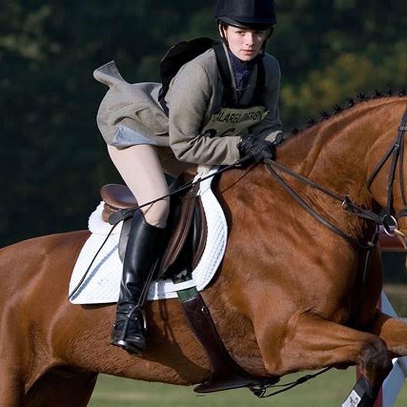 What Do English Riders Wear