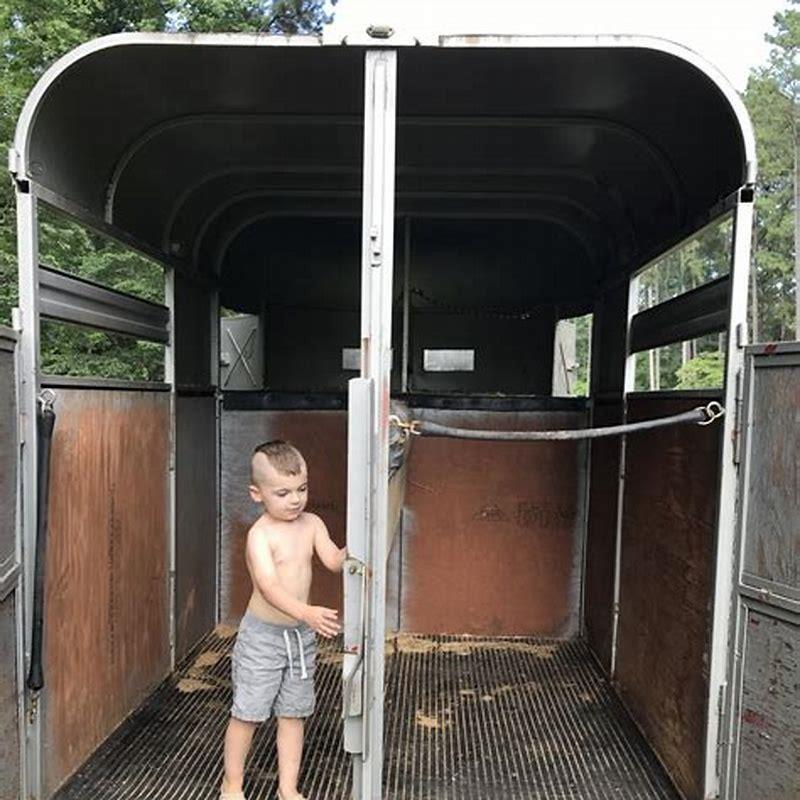 How do you back up a bumper pull on a horse trailer?
