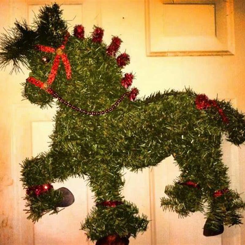 How do you make a mesh horse head wreath?