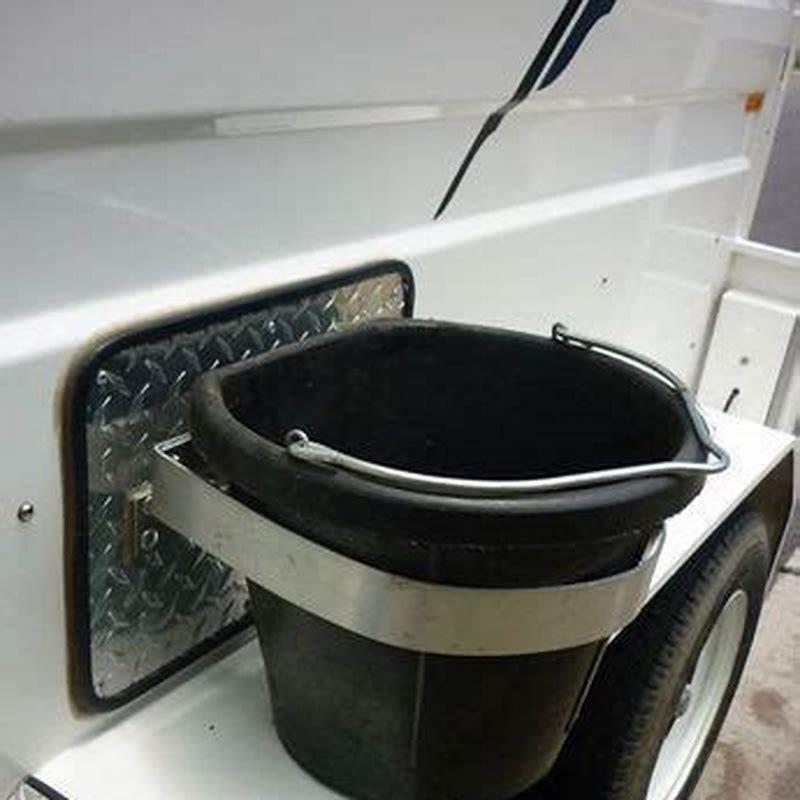 What can I use to clean my aluminum horse trailer?