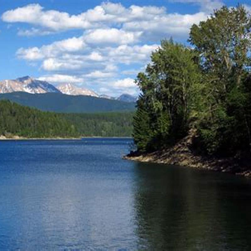How deep is the Hungry Horse Reservoir?